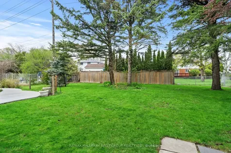 434 Hackney Court Oshawa ON L1G 2Y4