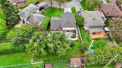 434 Hackney Court Oshawa ON L1G 2Y4