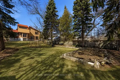575 Park Crescent Pickering ON L1W 2E1