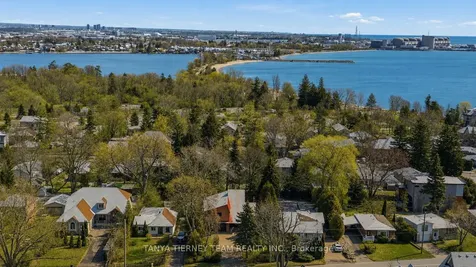 575 Park Crescent Pickering ON L1W 2E1
