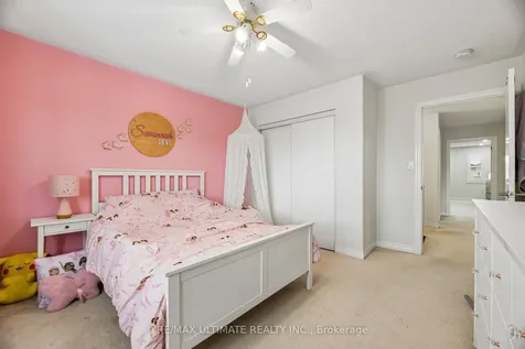 1825 Silverstone Crescent Oshawa ON L1K 0V6