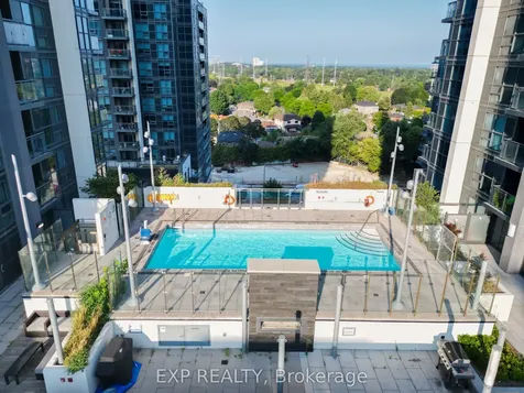 30 Meadowglen Place W Toronto ON M1G 0A6