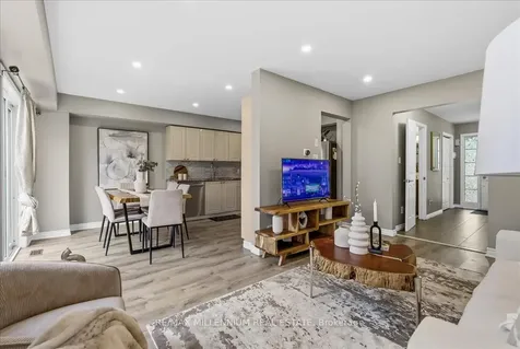 214 Graburn Avenue Oshawa ON L1H 3B1