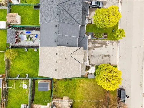 214 Graburn Avenue Oshawa ON L1H 3B1