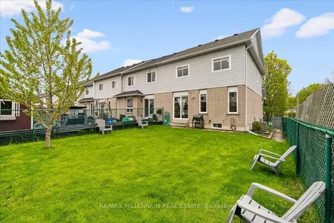 214 Graburn Avenue Oshawa ON L1H 3B1