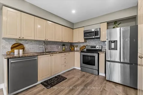 214 Graburn Avenue Oshawa ON L1H 3B1