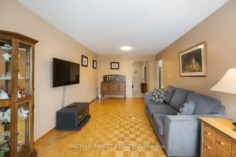 820 Bennett Crescent Oshawa ON L1K 1V4