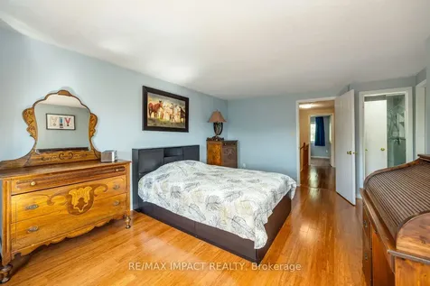 820 Bennett Crescent Oshawa ON L1K 1V4