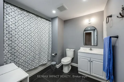 820 Bennett Crescent Oshawa ON L1K 1V4