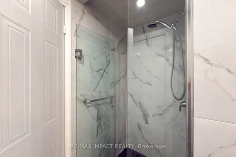 820 Bennett Crescent Oshawa ON L1K 1V4