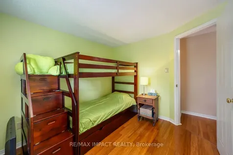 820 Bennett Crescent Oshawa ON L1K 1V4