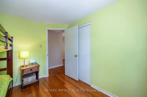 820 Bennett Crescent Oshawa ON L1K 1V4