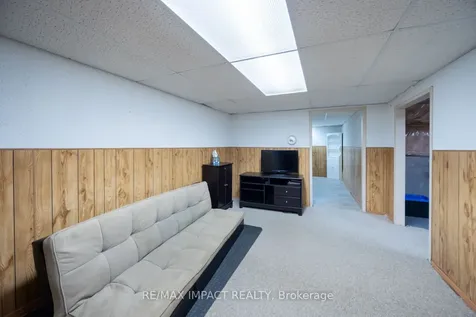 820 Bennett Crescent Oshawa ON L1K 1V4