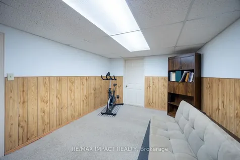 820 Bennett Crescent Oshawa ON L1K 1V4