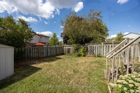 820 Bennett Crescent Oshawa ON L1K 1V4