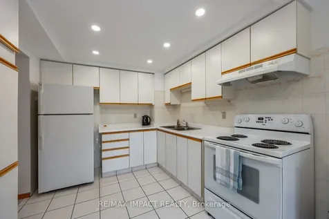 820 Bennett Crescent Oshawa ON L1K 1V4