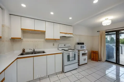 820 Bennett Crescent Oshawa ON L1K 1V4