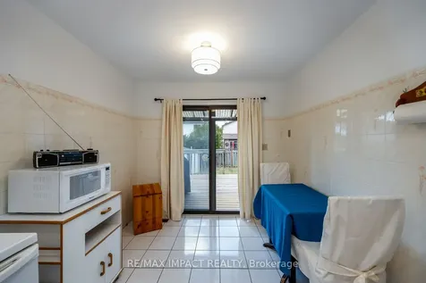 820 Bennett Crescent Oshawa ON L1K 1V4
