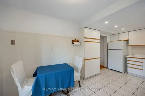 820 Bennett Crescent Oshawa ON L1K 1V4