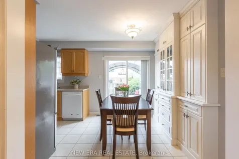 7 Catkins Crescent Whitby ON L1R 3A2