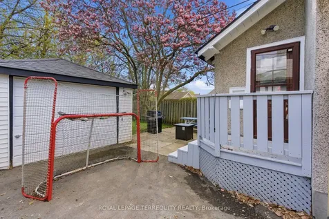 253 Oshawa Boulevard S Oshawa ON L1H 5R6