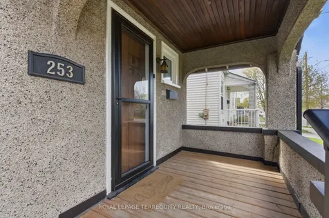253 Oshawa Boulevard S Oshawa ON L1H 5R6