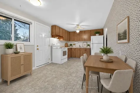 1121 Norman Crescent Oshawa ON L1H 7W9