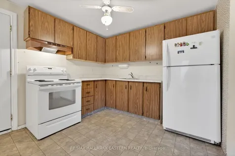1121 Norman Crescent Oshawa ON L1H 7W9