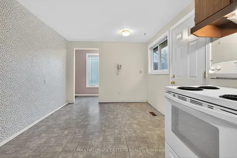 1121 Norman Crescent Oshawa ON L1H 7W9