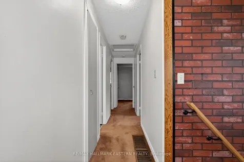 1121 Norman Crescent Oshawa ON L1H 7W9