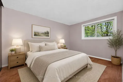 1121 Norman Crescent Oshawa ON L1H 7W9