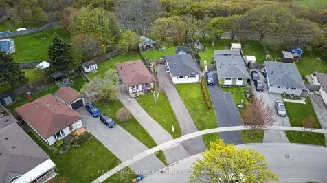 1121 Norman Crescent Oshawa ON L1H 7W9