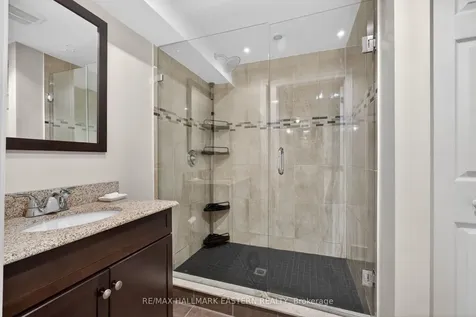 1121 Norman Crescent Oshawa ON L1H 7W9