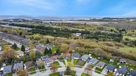 1121 Norman Crescent Oshawa ON L1H 7W9