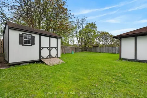 1121 Norman Crescent Oshawa ON L1H 7W9