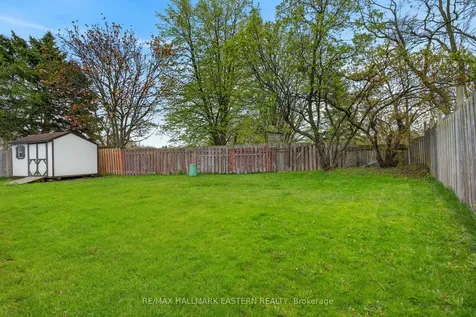 1121 Norman Crescent Oshawa ON L1H 7W9