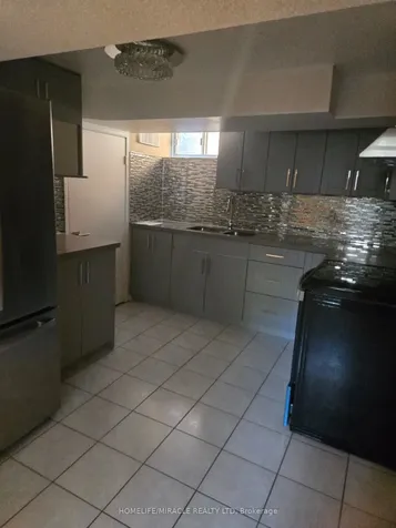 25 Chandler Drive Toronto ON M1G 1Z1