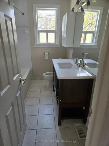 25 Chandler Drive Toronto ON M1G 1Z1