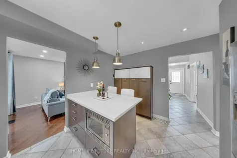 86 Robinson Crescent Whitby ON L1N 6W5