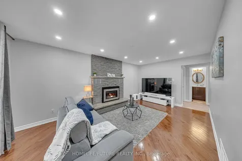 86 Robinson Crescent Whitby ON L1N 6W5