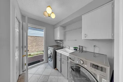 86 Robinson Crescent Whitby ON L1N 6W5