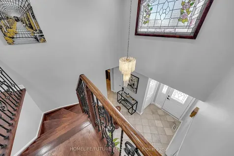 86 Robinson Crescent Whitby ON L1N 6W5