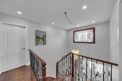 86 Robinson Crescent Whitby ON L1N 6W5