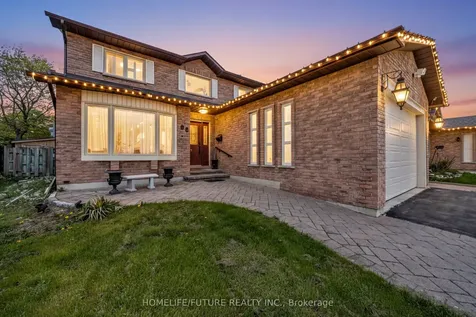 86 Robinson Crescent Whitby ON L1N 6W5