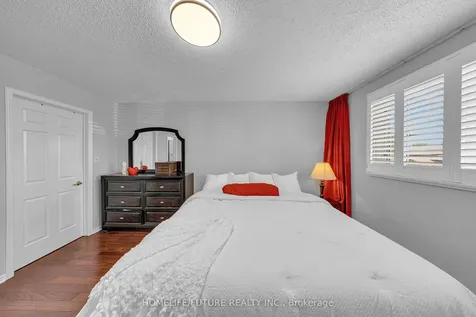 86 Robinson Crescent Whitby ON L1N 6W5