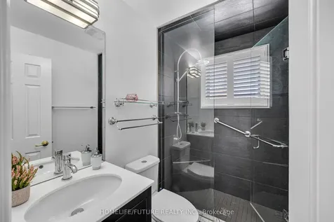 86 Robinson Crescent Whitby ON L1N 6W5