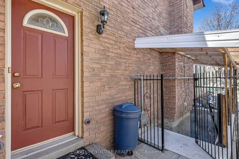 86 Robinson Crescent Whitby ON L1N 6W5