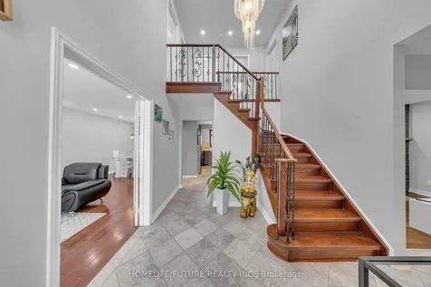 86 Robinson Crescent Whitby ON L1N 6W5