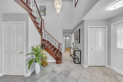86 Robinson Crescent Whitby ON L1N 6W5