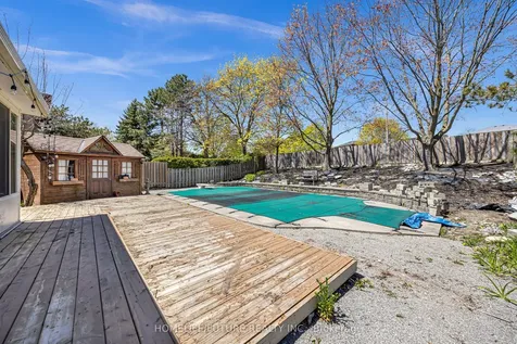 86 Robinson Crescent Whitby ON L1N 6W5